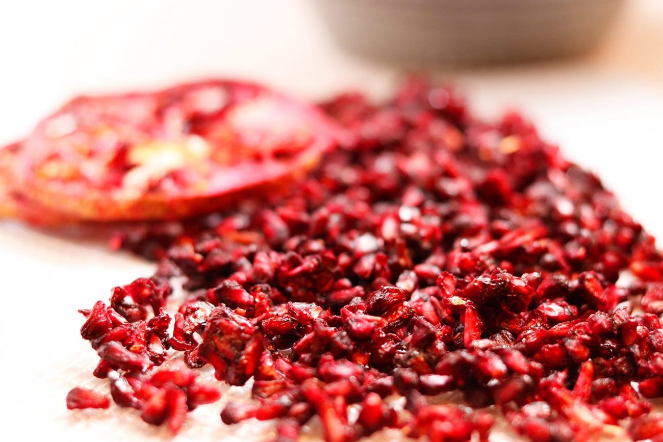 Гранатовые косточки. Pomegranate Seeds. Dehydrate. Natierra dried Pomegranate. Pomegranate Tea texture.