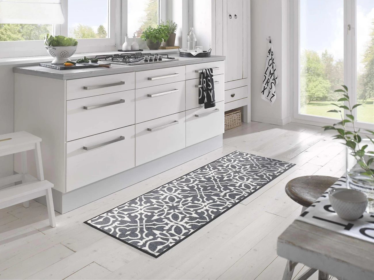 شستشو قالیچه آشپزخانه به کمک شامپو فرش
