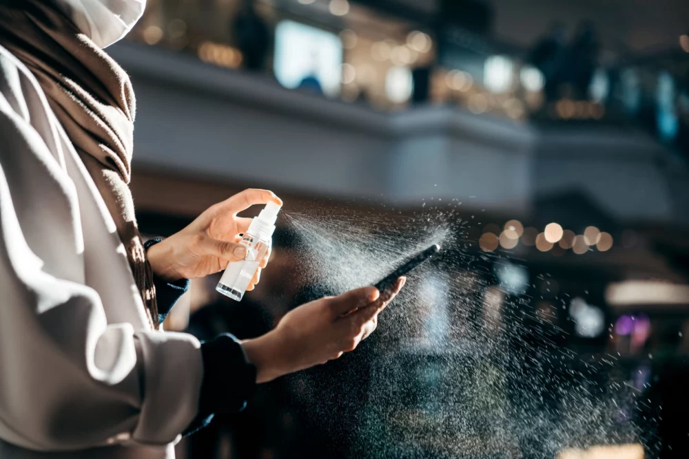 سریعترین روش‌های تمیز کردن قاب موبایل در خانه