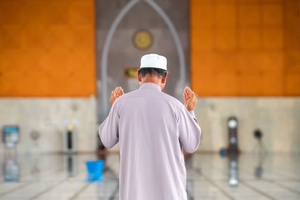 خواندن ترجمه آیه سجده‌دار