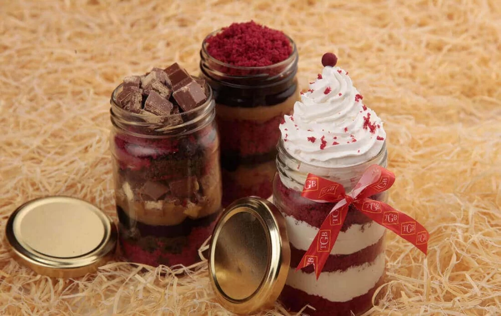 طرز تهیه کیک شیشه ای