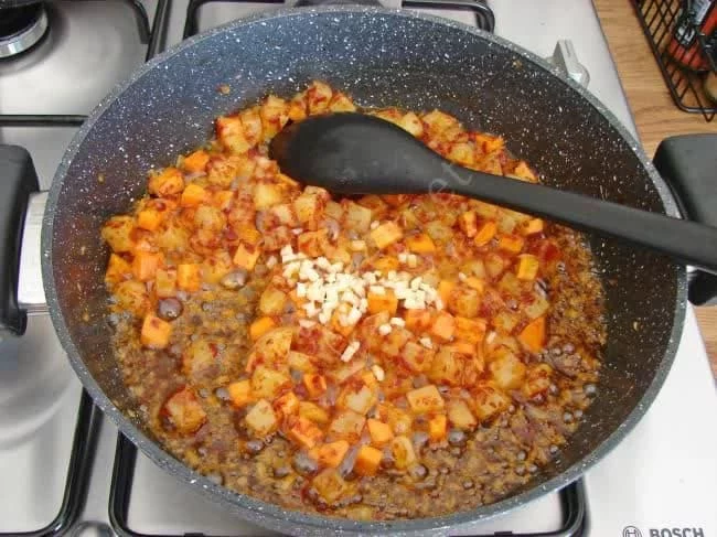 سرخ کردن مواد خوراک لوبیا