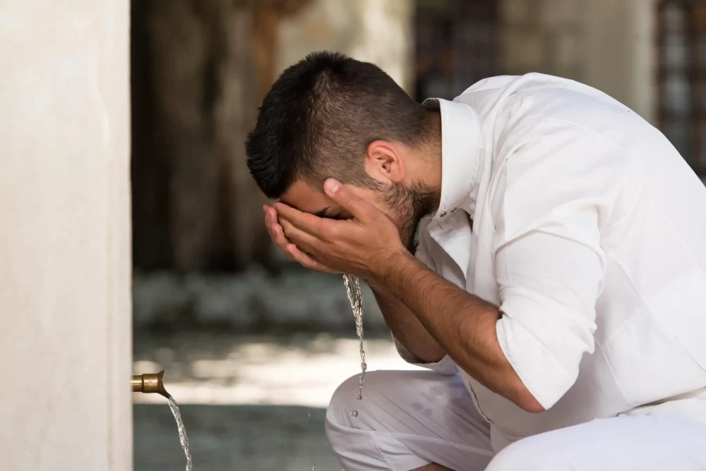تطهیر مخرج ادرار و مدفوع