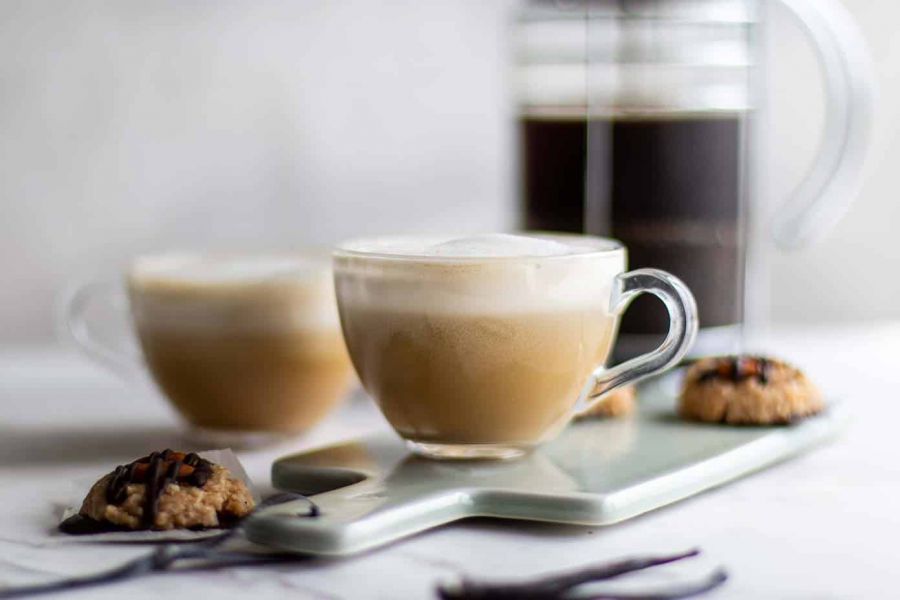طرز تهیه نوشیدنی شیر عسل نسکافهای در خانه