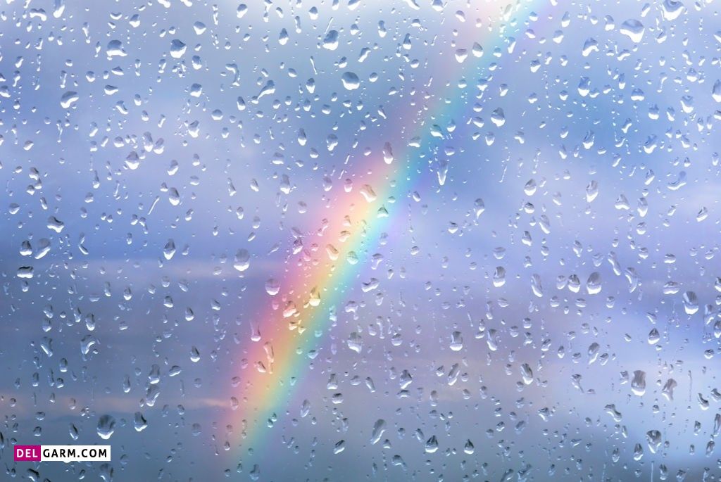 عکس باران و پنجره