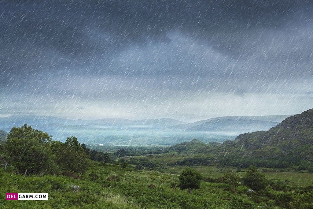 عکس باران و پنجره