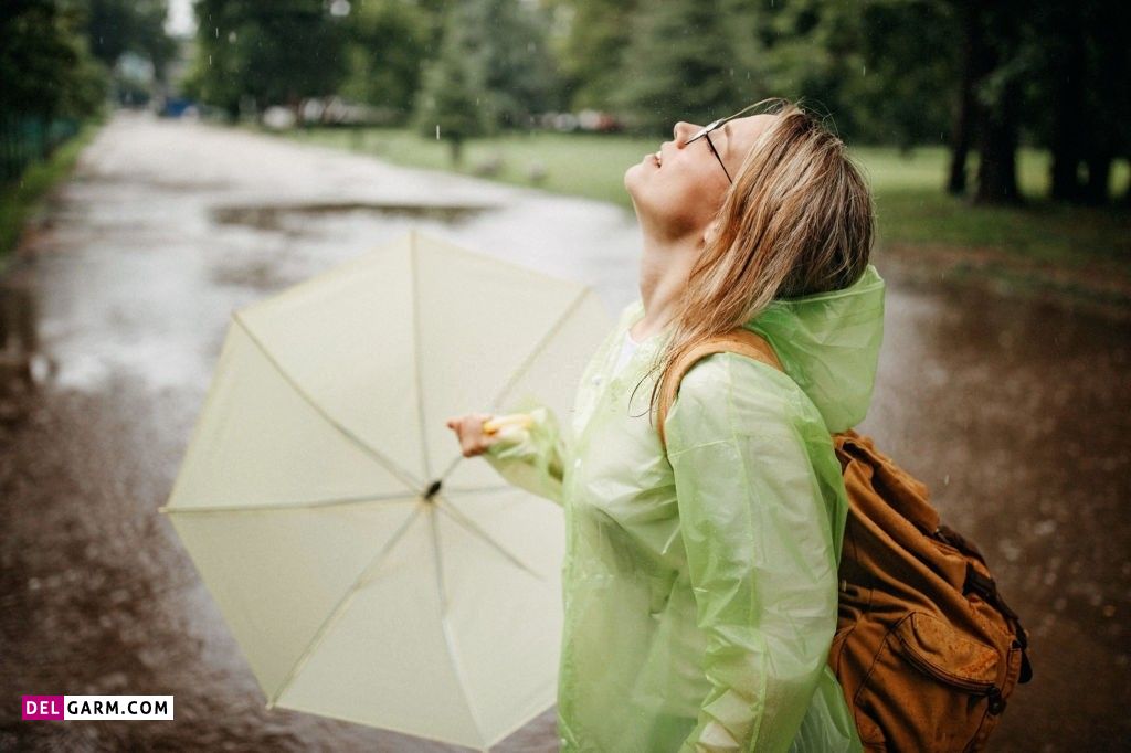 عکس باران و پنجره