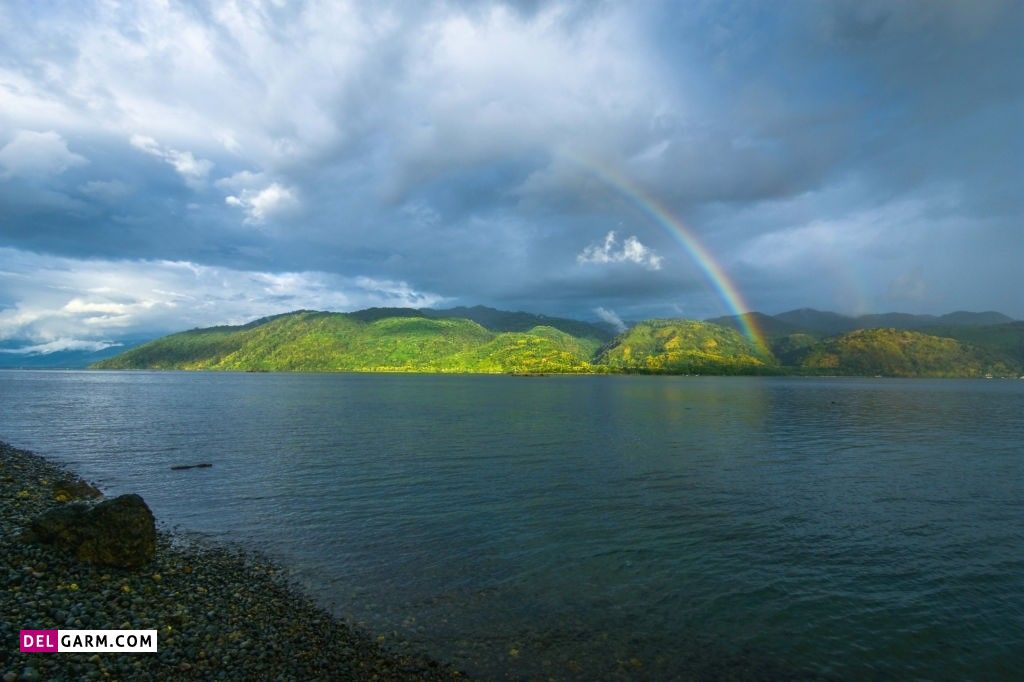 عکس باران و پنجره