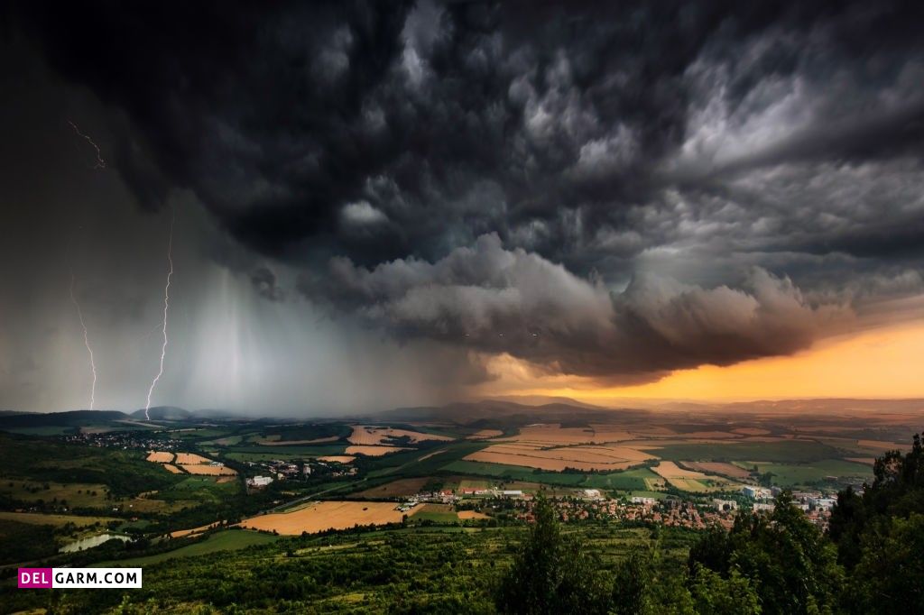 عکس باران و پنجره