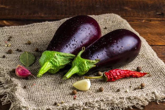 خواص بادمجان برای پوست
