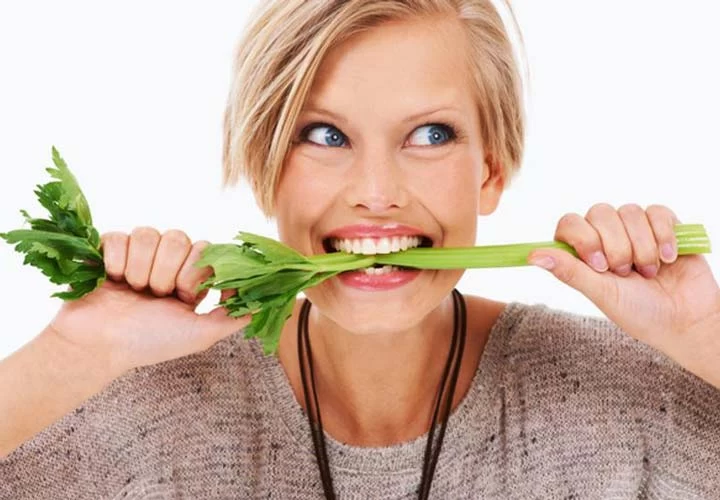خواص کرفس برای پوست