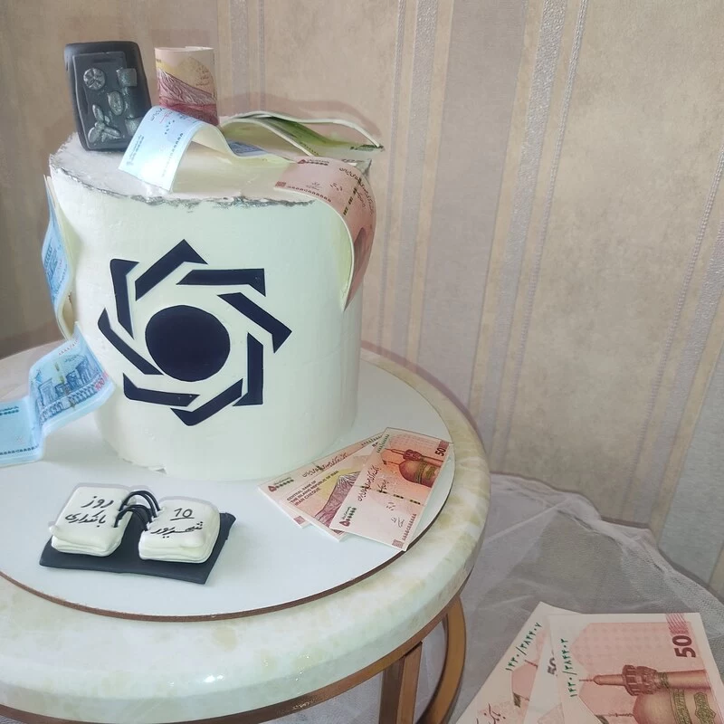 کیک روز کارمند