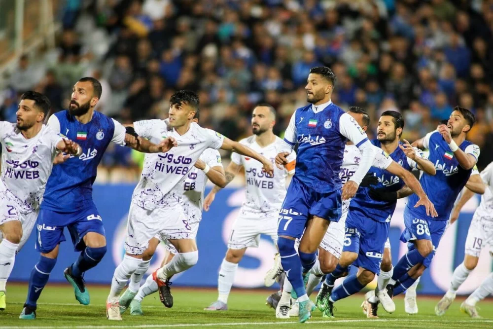 بازی استقلال و هوادار