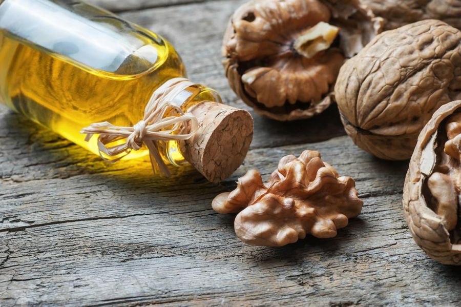 با ارزش غذایی و خواص روغن گردو آشنا شوید