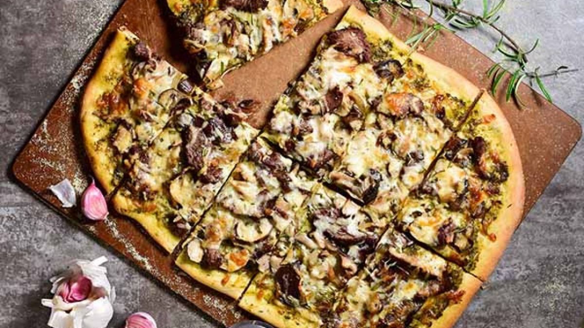 طرز تهیه پیتزا گوشت و قارچ به ۲ روش آسان