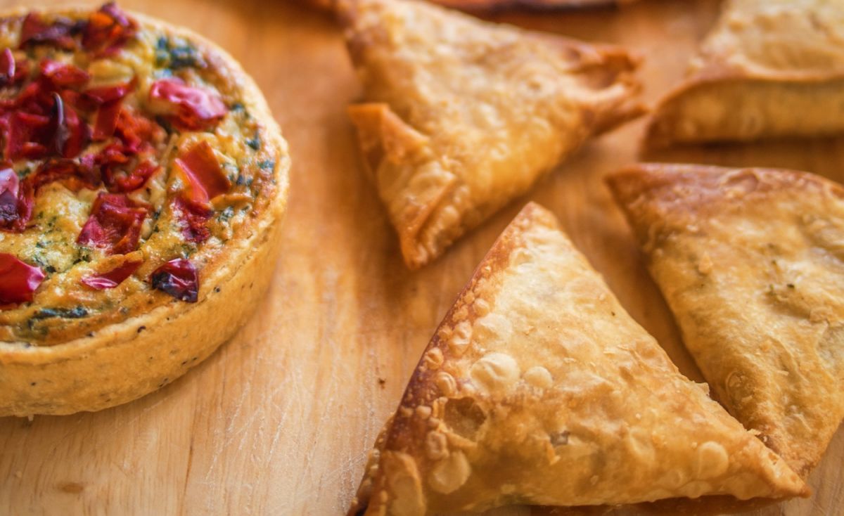 طرز تهیه سمبوسه پیتزایی با طعمی منحصر به فرد