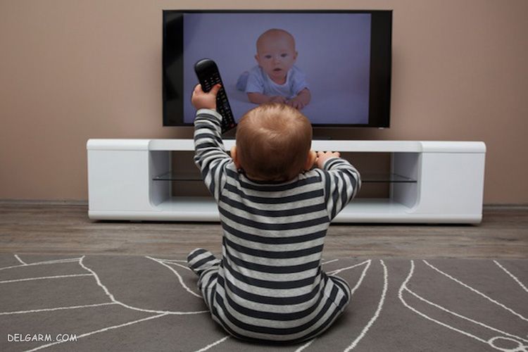 مضرات تلویزیون برای کودکان زیر دو سال