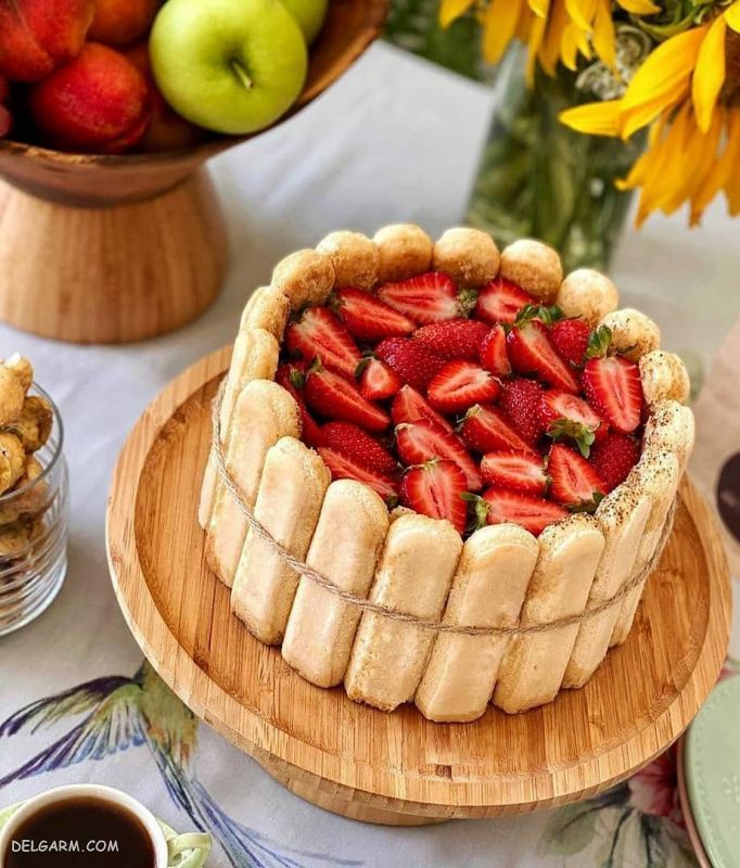 تیرامیسو توت فرنگی لیوانی
