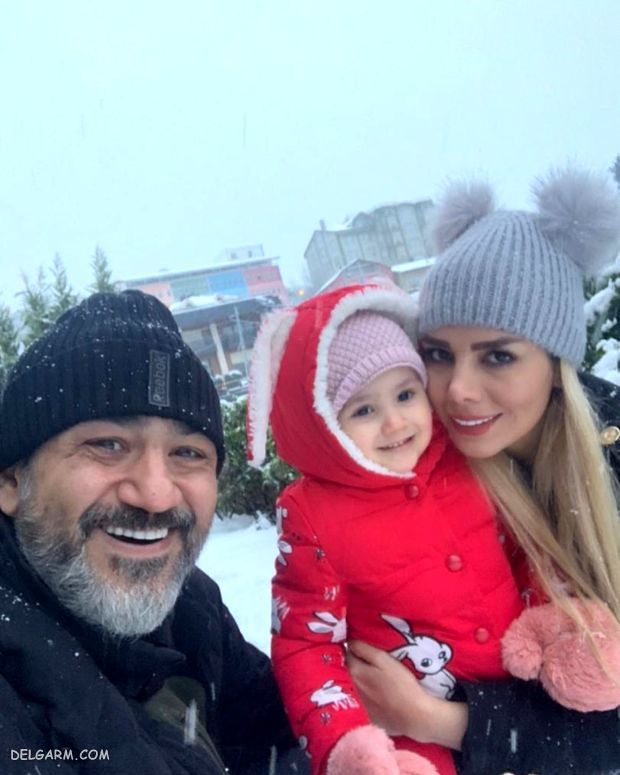 برف بازی مهران غفوریان با همسر و دخترش هانا