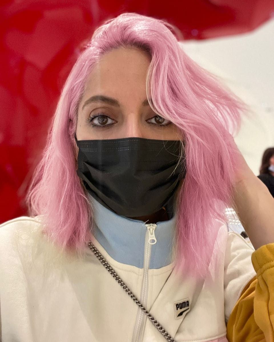 تیپ جنجالی مهنار افشار در خیابان بعد از کشف حجاب !