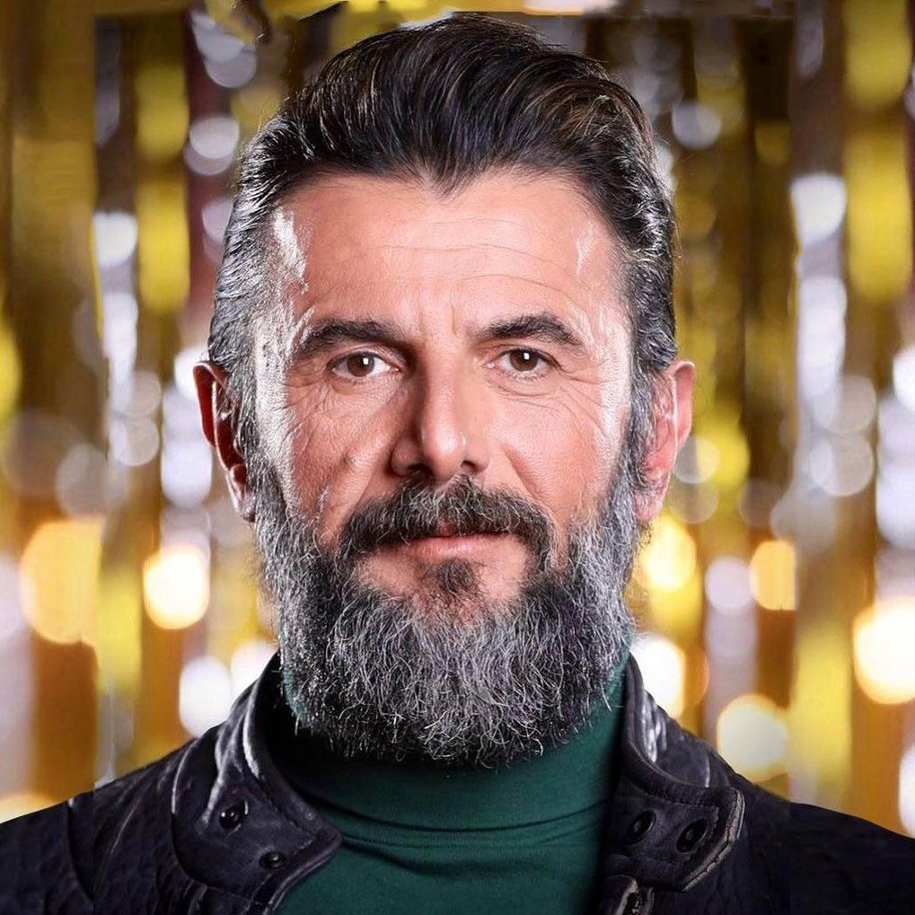 اندام ترسناک و عجیب بازیگر مرد ایرانی در حمام !