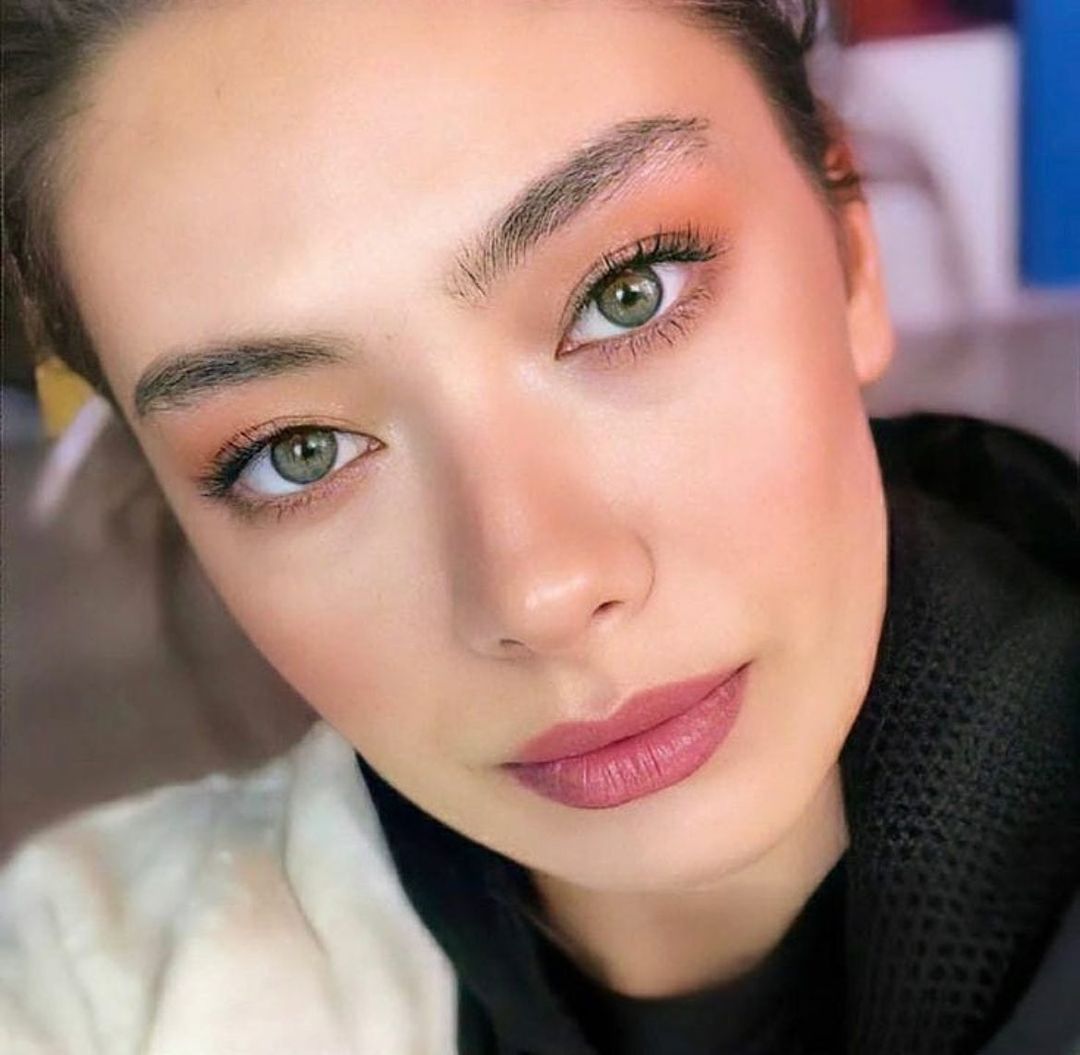 تولید عطر بدون الکل بازیگر معروف ترکیه ای نسلیهان!