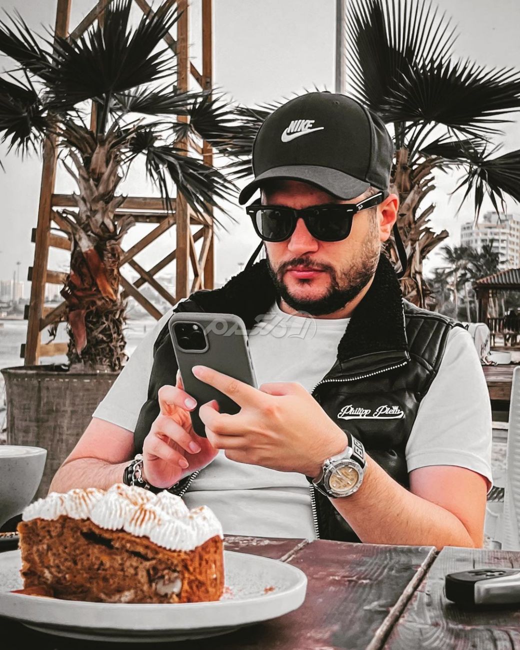 بازیگر مرد / سیاوش خیرابی