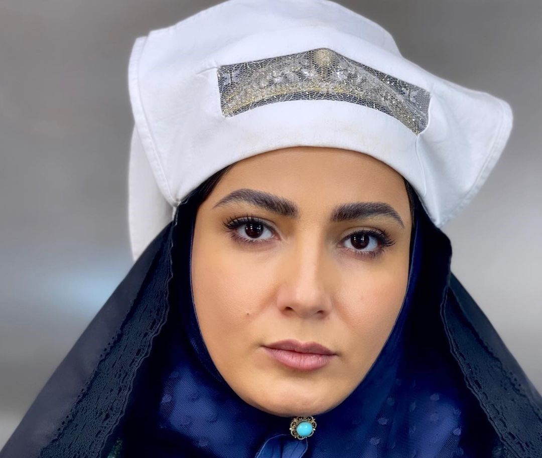 عکس جدید سمیرا حسن پور در حال گریم برای سریال جیران!