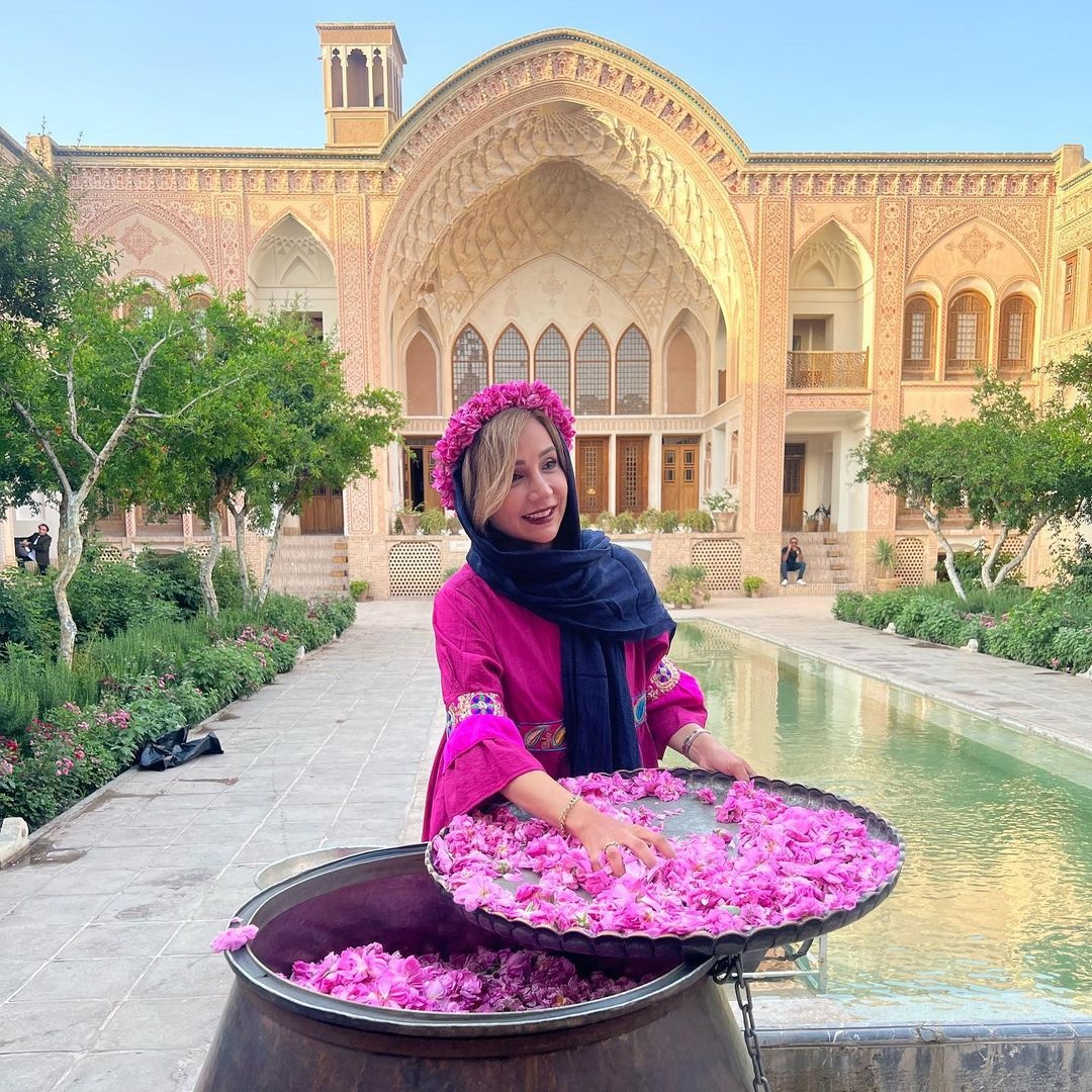 طبیعتگردی شبنم قلی خانی در دشت لار!