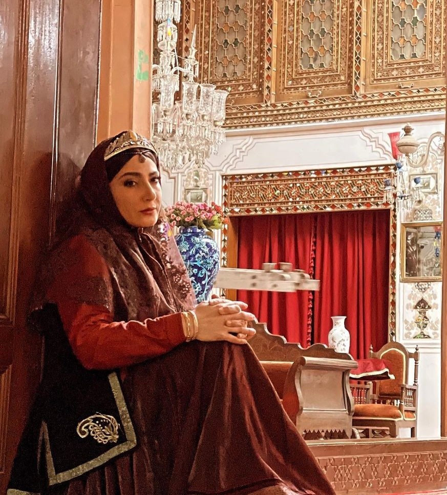 اخم و ناراحتی گلین در کنار هوویش در سریال جیران!