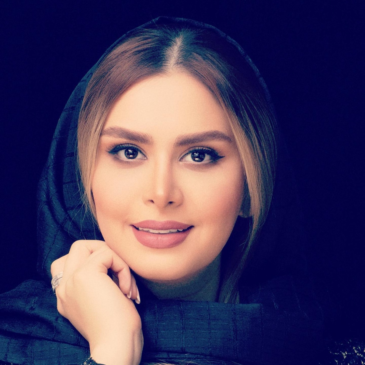 شباهت عجیب خانم مجری و خواهرش همه را شگفت زده کرد!