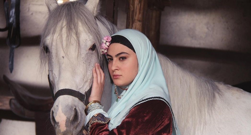آرزوی 15 سالگی مریم مومن برآورده شد / نقاشی رنگی زیبا