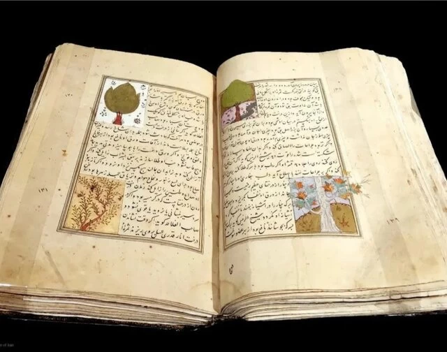 گردنبند انار در آثار کهن ایران