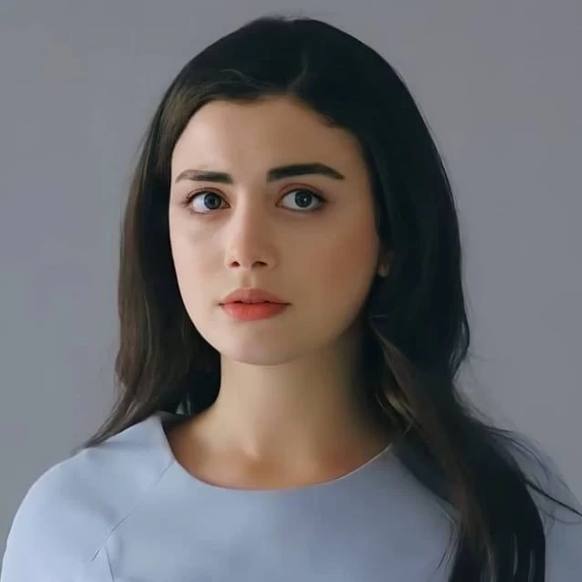 زیبایی و شیک بودن اوزگه یاگیز در عین سادگی