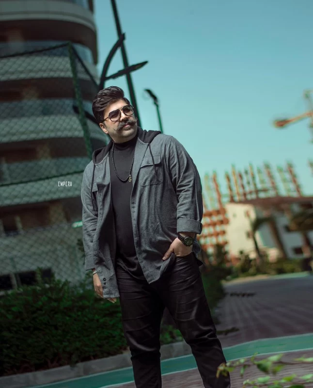 مادربزرگ جذاب و زیبای خواننده محبوب ایرانی