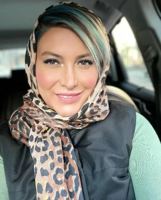 سلفی خیلی خودمونی و بدون آرایش فریبا نادری