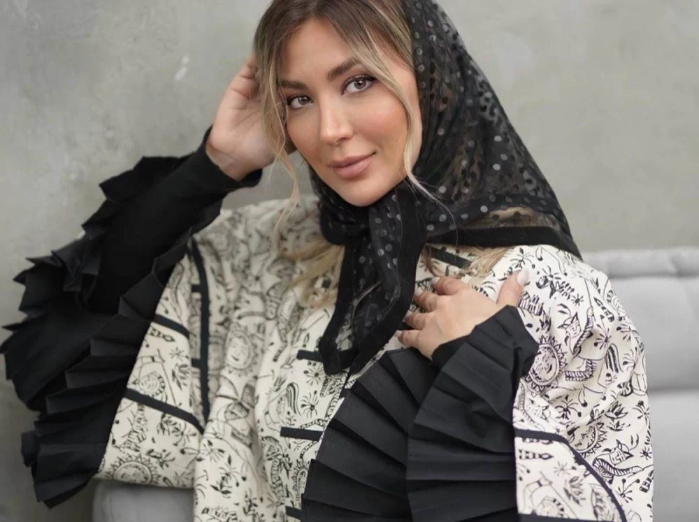 تنوع مدل های مانتو همسر بهرام رادان / برای عید نوروز ایده بگیر