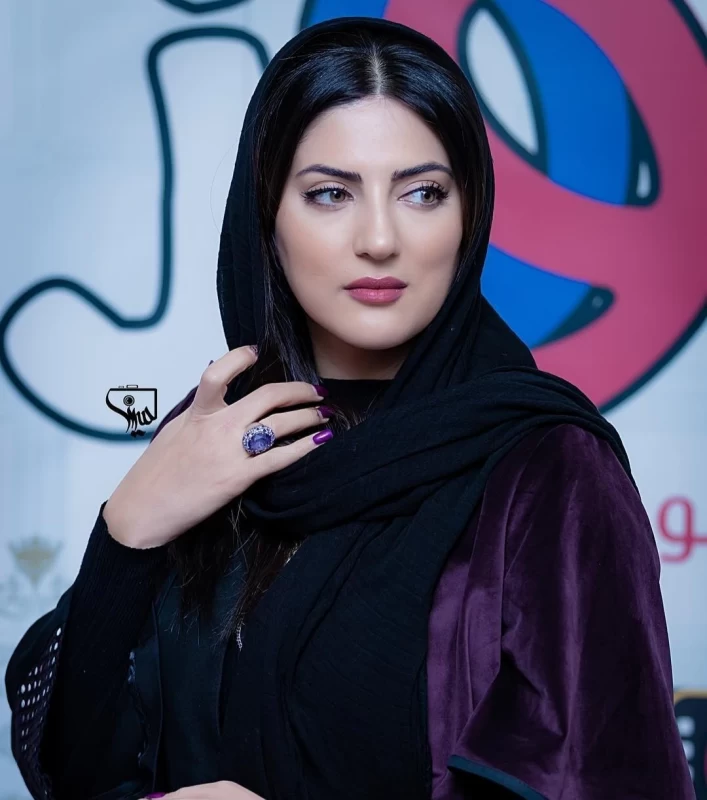 لباس هندی ٬شاهانه و شیک هلیا امامی با طراحی خاص