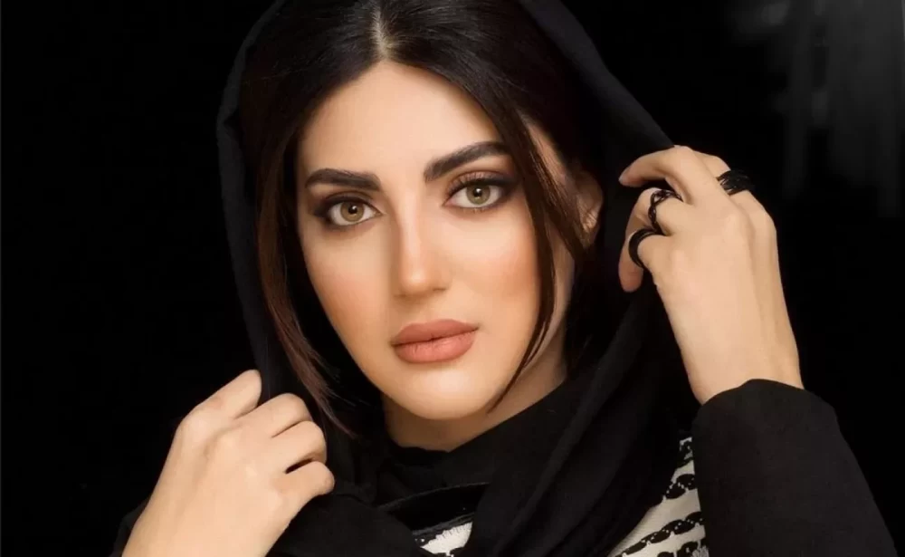 لباس هندی ٬شاهانه و شیک هلیا امامی با طراحی خاص