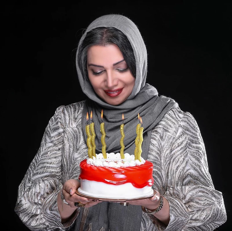 گلچینی از تصاویر الهام پاوه نژاد از کودکی تا به حال