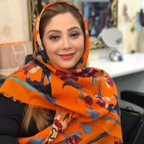 ژست های هنری دختر آقا رحمان سریال سه در چهار پربازدید شد
