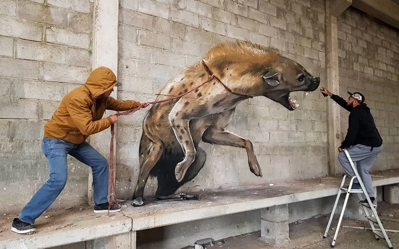 نقاشی سه بعدی حیوانات غول‌پیکر بر روی دیوارها 