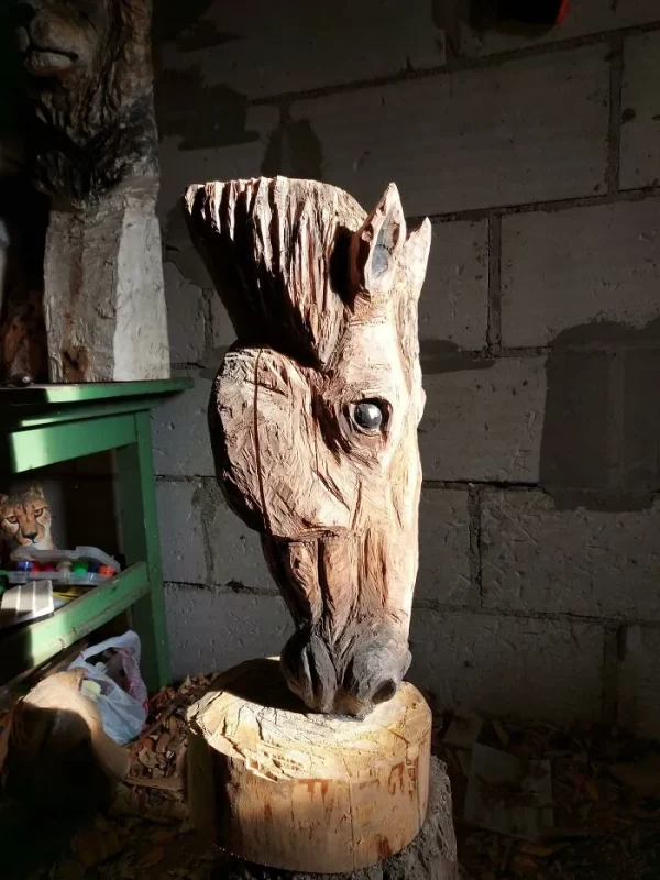 مجسمه چوبی