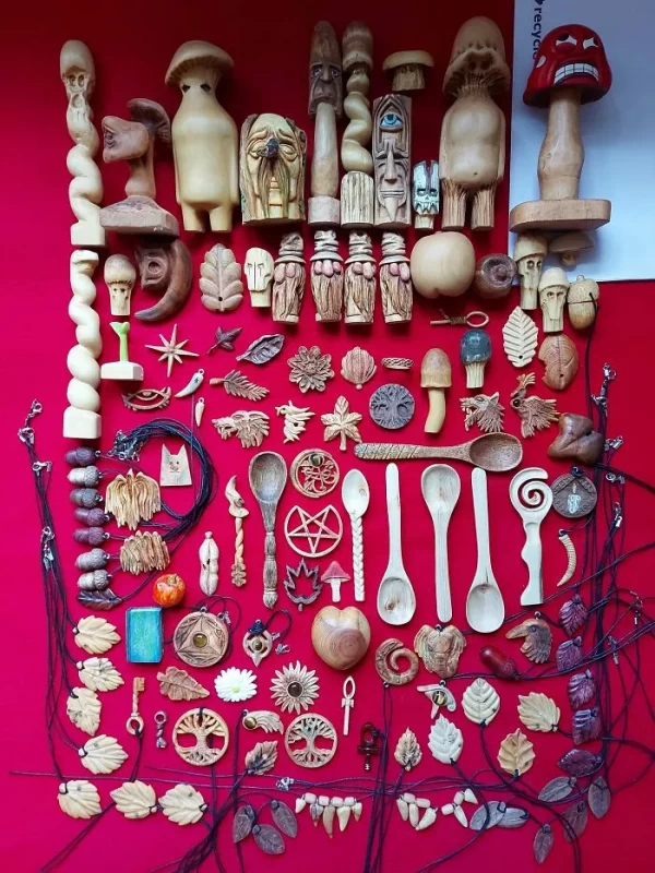 مجسمه چوبی