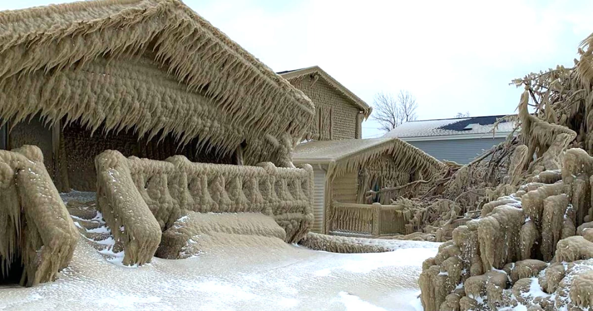 یخ زدن عجیب خانه ها