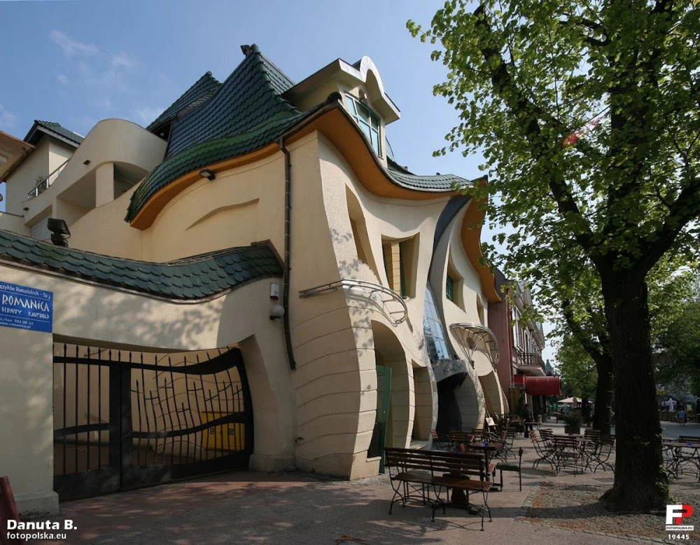 معماری غیر عادی و کج در لهستان