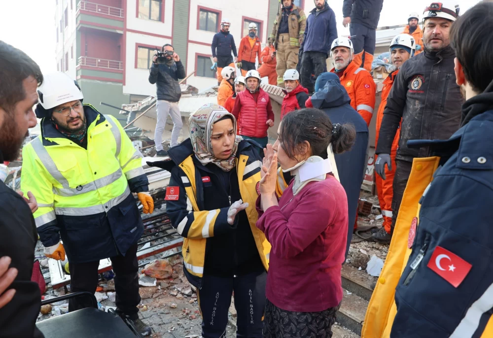  نجات مادر و نوزاد از زیر آوار زلزله ترکیه
