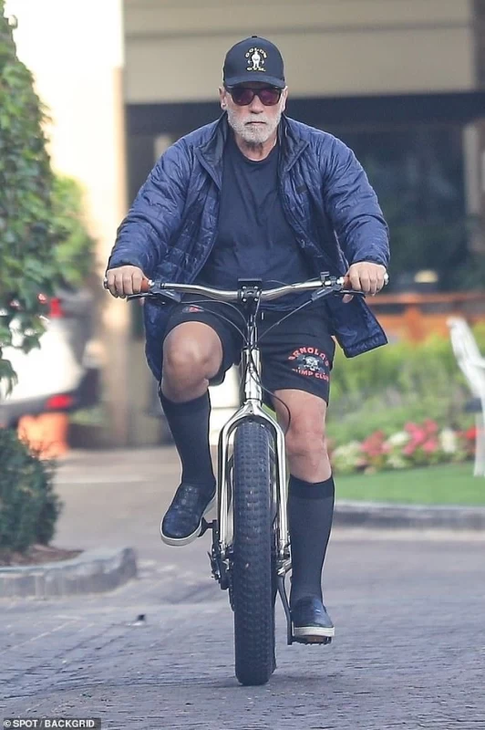 دوچرخه سواری آرنولد شوارتزنگر در ۷۶ سالگی شما را شگفت زده خواهد کرد