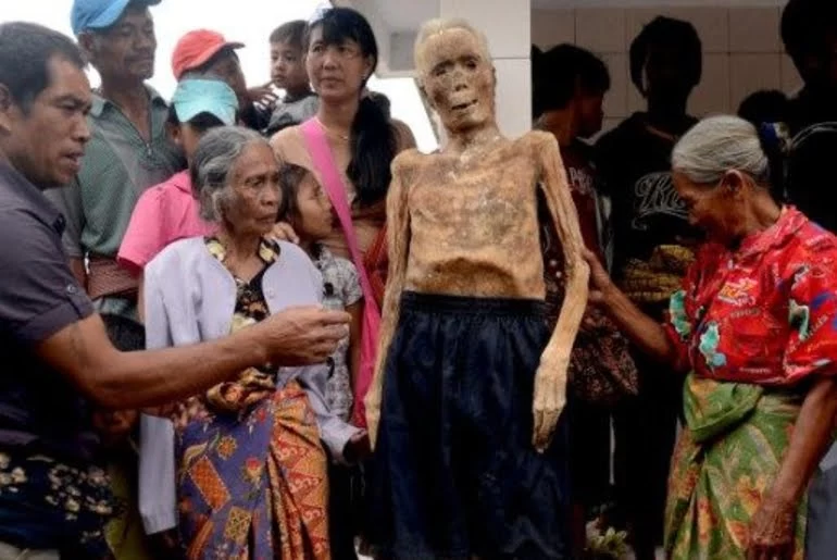 قبیله مرگ اندونزیایی