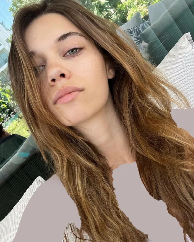 چهره بدون آرایش